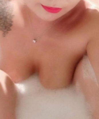 Живу в Москве и готова осуществить все твои сокровенные фантазии. Мои услуги включают разнообразные программы, от классики до экстремальных игр. Умение превратить каждую нашу встречу в незабываемый опыт - мое кредо. Загляни в мою галерею фото и убедись, насколько я прекрасна. Отзывы моих довольных клиентов - великолепное доказательство моих навыков и профессионализма. Разрешите себе насладиться настоящей страстью, воплотить свои самые смелые желания со мной. Встречи с мной - это праздник для твоей души и тела. 👠💄💋🔥 14951, 27 лет